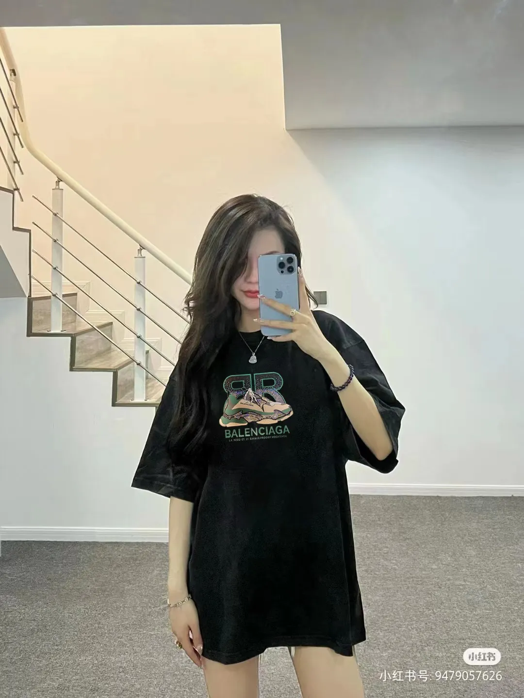 P80✨🔥 BALENCIAGA Paris sequined reflective letter printed short-sleeved T-shirt. Custom-woven and dyed 280g combed cotton heavyweight fabric. Zero color difference in threads. Perfect details. Differentiate from the current version on the market. Welcome to compare. Same Style for men and women. Must-sell in the picture above. Color: White Black Size: 1 2 3 4